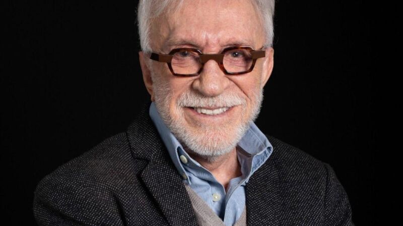 Além das músicas, o espetáculo também destaca o lado humorista de Moacyr Franco