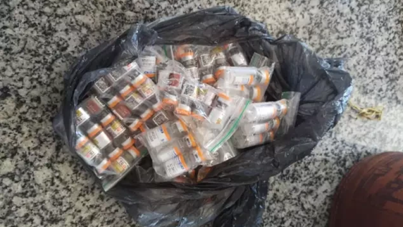 Medicamentos sem registro no Brasil foram encontrados escondidos em caminhonete abordada na BR-163, em Coxim