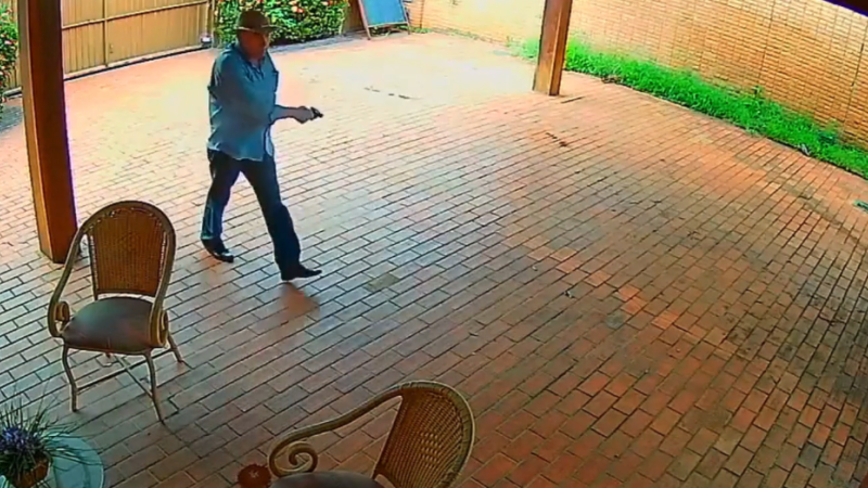 Ex-prefeito deu sete passos antes de disparar contra fiscal, diz relatório do delegado