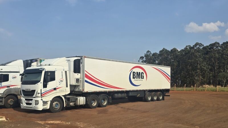 Caminhões da BMG na unidade da Boibras em São Gabriel do Oeste, em 2025