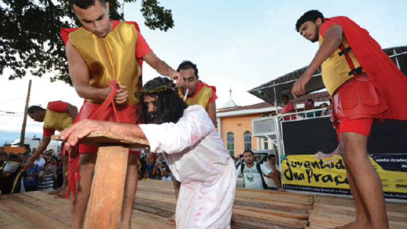 Páscoa Via-sacra / Tradicional encenação da penitência de Cristo acontece hoje, às 19h