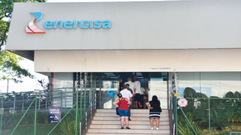 Clientes da Energisa MS buscam a central de atendimento da concessionária em Campo Grande