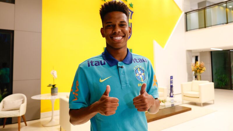 EStevão se lesionou durante jogo do Chelsea