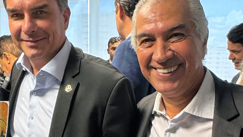 Pré-candidato a presidente da República, o senador Flávio Bolsonaro (PL-RJ) e o ex-governador Reinaldo Azambuja, presidente do PL em Mato Grosso do Sul