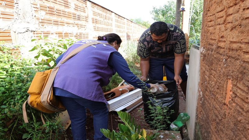 A prefeitura do município está realizando mutirões para erradicar focos do mosquito causador da coença
