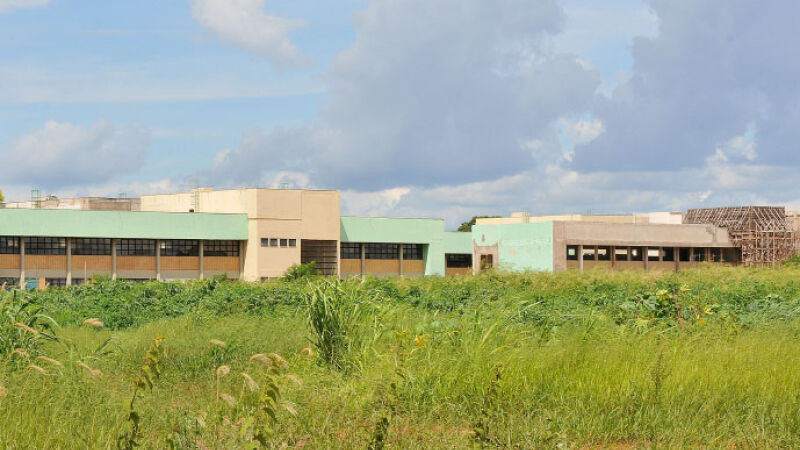  alimentação escolar dos campi de Dourados, Ponta Porã e também Campo Grande acontece através do fornecimento de lanches por empresas contratadas