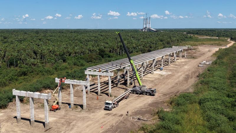 Consórcio liderado pela empreiteira Caiapó está executando as obras de ligação da BR-267 com a ponte sobre o Rio Paraguai