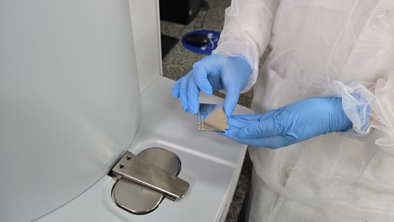 No tratamento de infecções graves, identificação de bactérias e fungos poderia levar até cinco dias, intervalo para esse diagnóstico microbiano que é reduzido agora para menos de 24 horas. 