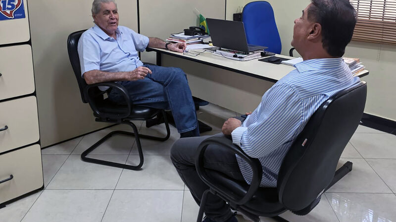 O ex-governador André Puccinelli e o senador Nelsinho Trad durante reunião no escritório do emedebista