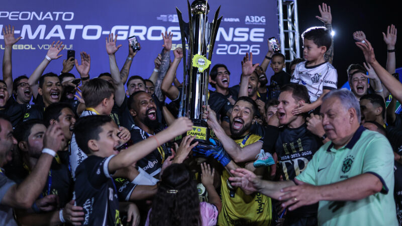 Operário fica marcado no futebol de Mato Grosso do Sul como o único tri-campeão até então