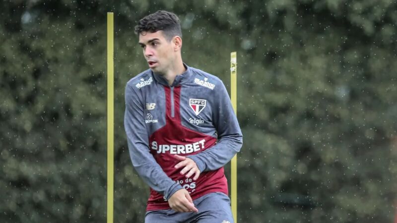 Oscar e São Paulo chegam a acordo de rescisão após meia querer aposentar devido problemas cardíacos