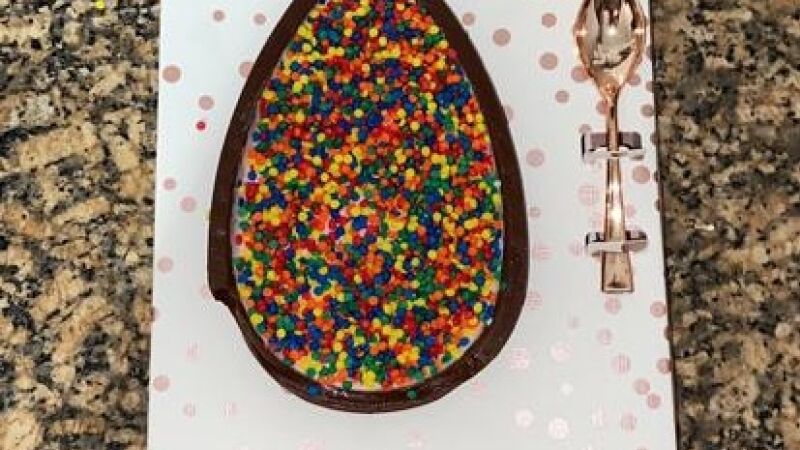 Ovo de colher com recheio de maracujá