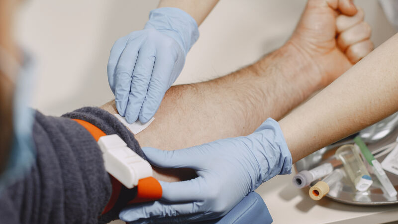 Pacientes hemofílicos têm dificuldade de produzir adequadamente a proteína que estanca o sangue em feridas