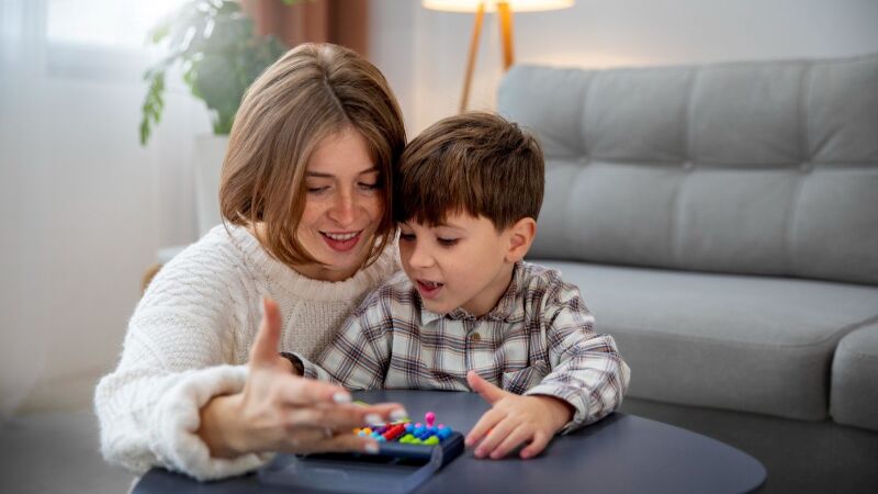 Especialista fala sobre os cuidados que mães atípicas precisam ter com a própria saúde