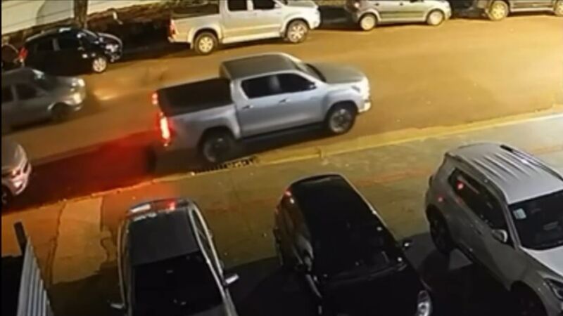 Casal preso é suspeito pela participação justamente nesse suporte operacional oferecido enquanto os demais envolvidos, já identificados, furtavam as caminhonetes alvo da quadrilha. 