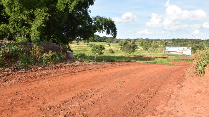 Para fazer acesso, condomínio de luxo teria retirado aterro por onde passava a linha férrea; estrada passa por dentro de área da União