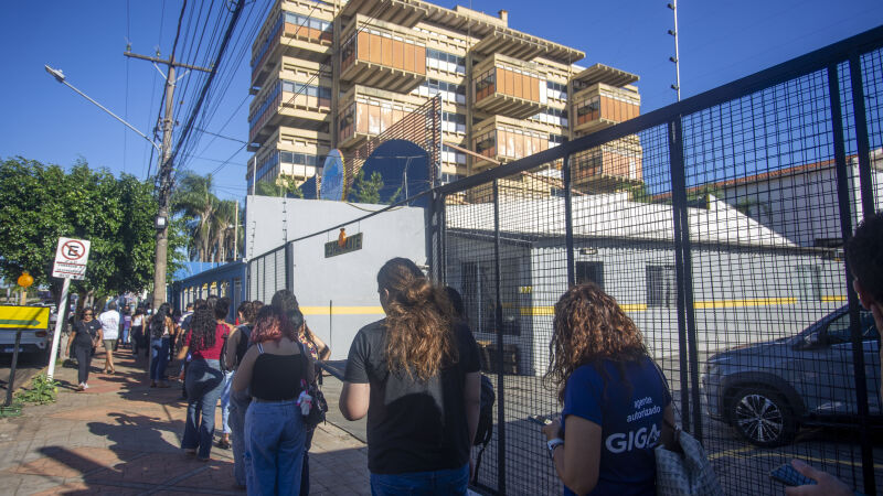 Fila quilométrica para regularizar título de eleitor no último dia de prazo