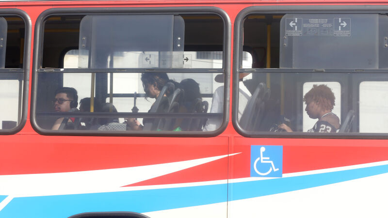 Assentos nas janelas passam a ser prioritários para mulheres em Campo Grande