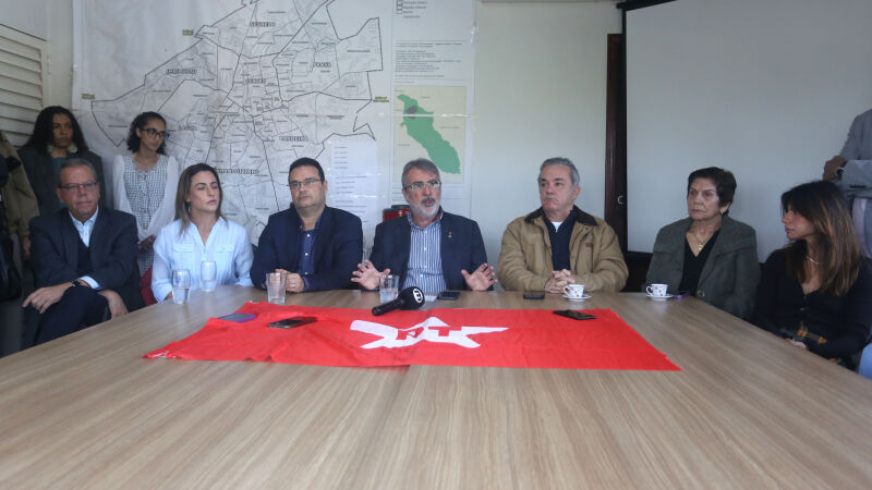 Lideranças do PT concederam entrevista coletiva nesta segunda-feira (18), na sede do partido, para comentar cenário eleitoral de 2026 e repercussões do caso Banco Master