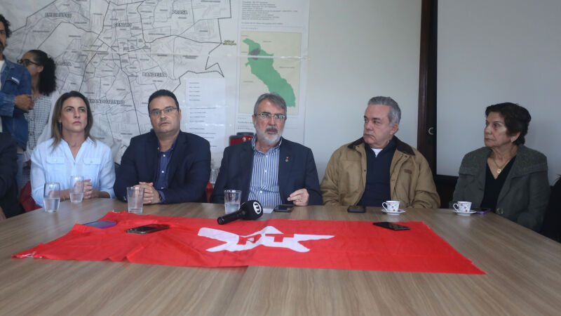 Henrique Fontana (ao centro), com figuras da esquerda para as eleições em MS: Soraya, Fábio Trad, Vander Loubet e Dona Gilda