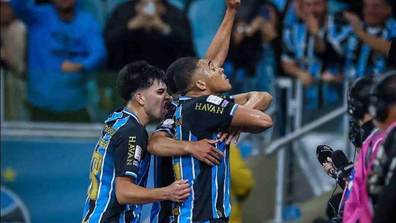 Com a vantagem no placar, o Grêmio passou a abusar do toque de bola e se posicionou no contra-ataque e Santos voltou a apresentar queda de rendimento