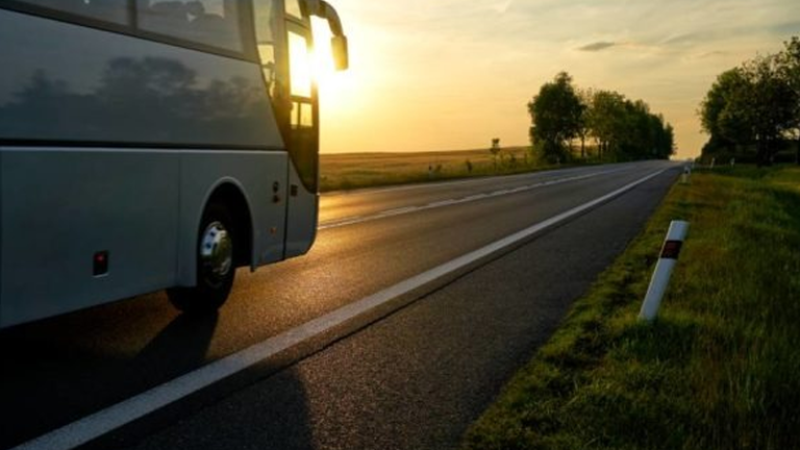Ônibus em viagem - imagem de ilustração - Foto: Click CZ