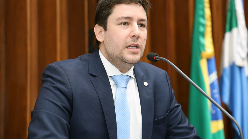 João Henrique Catan ocupou a tribuna para falar de Flávio Bolsonaro, mas não comentou sobre Zema