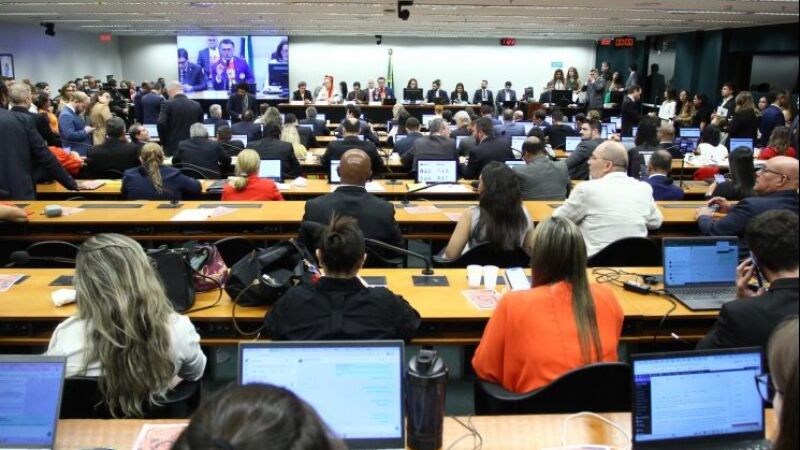 Redução da 6x1 passou em comissão da Câmara