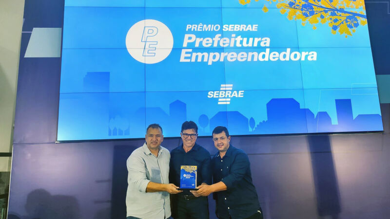 O prefeito de Costa Rica, Delegado Cleverson (PP), durante a entrega do prêmio nesta terça-feira em Campo Grande (MS)