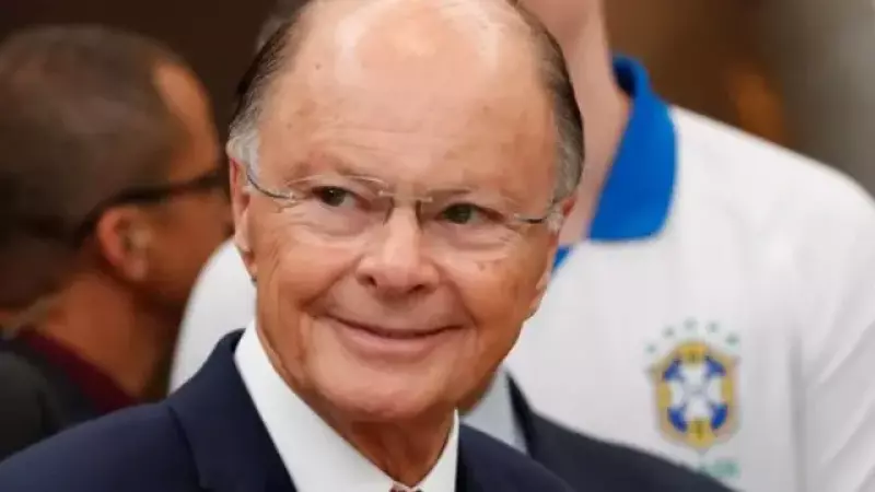 O bispo Edir Macedo, da igreja Universal, tenta vender o banco faz mais de um ano
