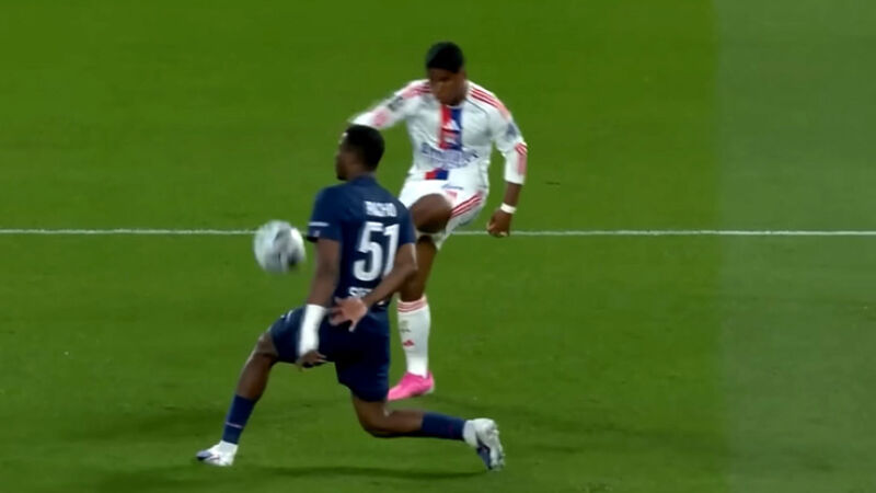 Contra o PSG, equipe do momento na Europa, Endrik teve atuação decisiva, dando assistência para fazer um gol e dando assistência para outro