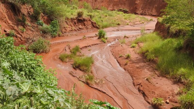 Erosão no Horto Florestal já provocou danos à MS-473 e segue como um dos principais desafios urbanos de Nova Andradina