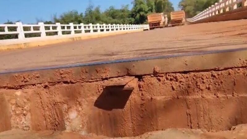 Degrau em um das extremidades da ponte chegou a ser de 48 centímetros e carros de passeio chegaram a sofrer acidentes no chamado quilômetro 21