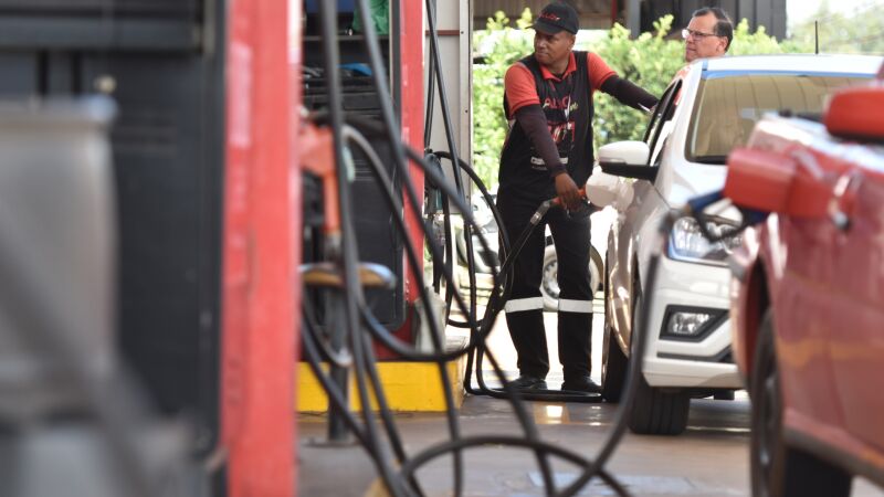 Guerra do Irã segue influenciado os valores de combustíveis em diversos municípios brasileiros e fez Capital do MS cair do posto de gasolina mais barata do Brasil 