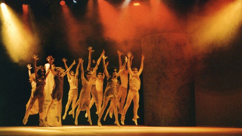 Ao longo de quatro décadas, mais de 100 bailarinos passaram pela companhia