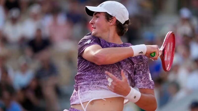 João Fonseca confirmou o favoristimo na estreia em Roland Garros