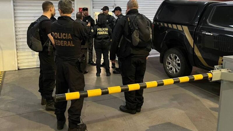 Ofensiva mobiliza cerca de 135 auditores-fiscais, analistas tributários e servidores da Receita Federal, além de dezenas de policiais