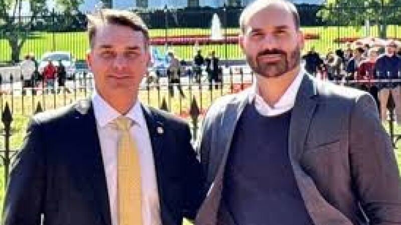 Flávio Bolsonaro e o irmão, Eduardo, nos Estados Unidos