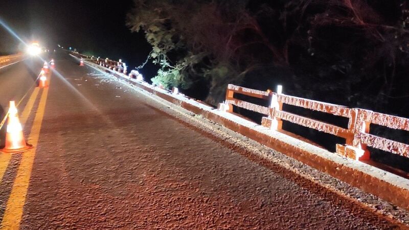 Acidente ocorreu na noite desta segunda-feira (11), na ponte sobre o Rio Vacaria