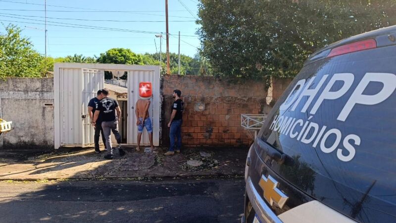Os policiais identificaram o local onde a vítima havia sido mantida em cárcere na noite anterior ao crime