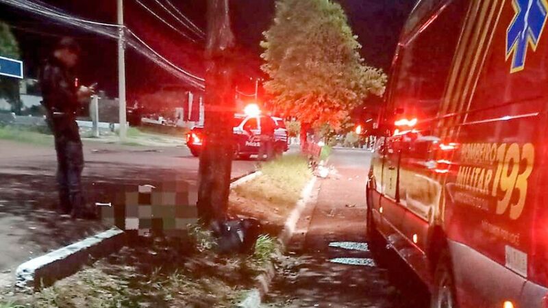 A vítima seguia no sentido Ladário para Corumbá, quando se chocou com o canteiro central 