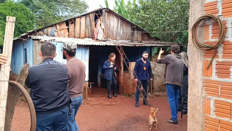 Casa de madeira, onde Maria de Lurdes morava com o marido e o filho