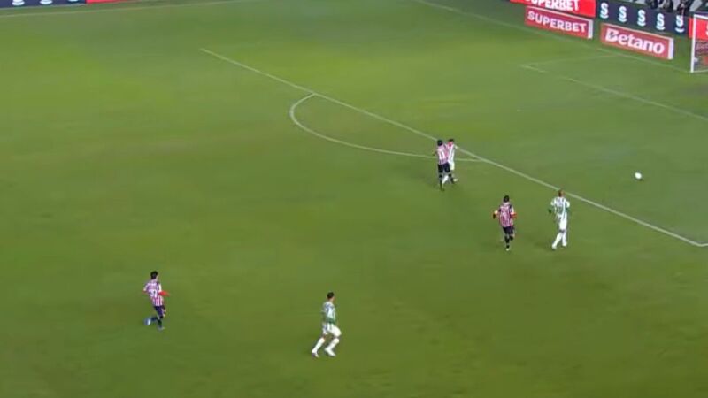 Ferreirinha é expulso com menos de um minuto em campo contra o Juventude