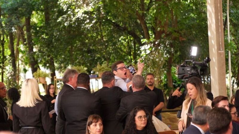 Renato Gomes durante confusão em agenda do governador Riedel