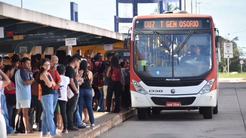 Transporte público funcionará em horário especial durante o feriado