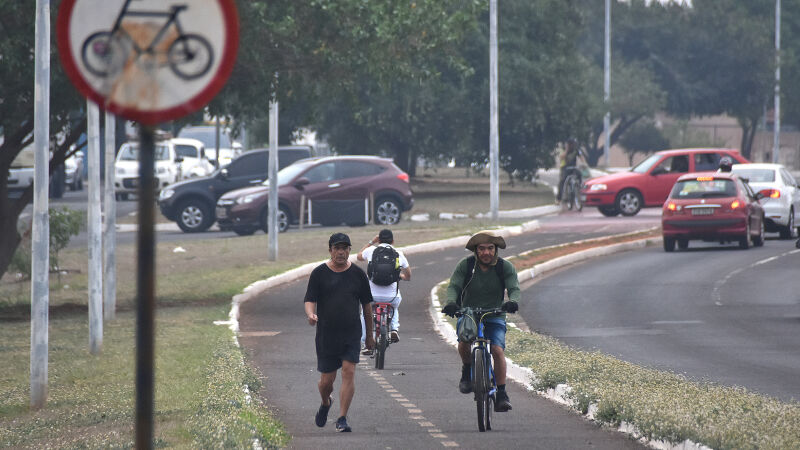 Ciclistas trafegando pela Ciclovia da Fábio Zahran