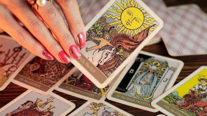 Tarô da Semana: Quatro de Paus  Tempo de celebrar a vida