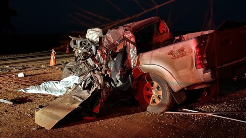 Acidente entre caminhonete e bitrem na MS-141 matou motorista de 36 anos na noite deste domingo (28)