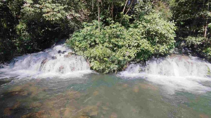 Antigo balneário tem quedas d'água 