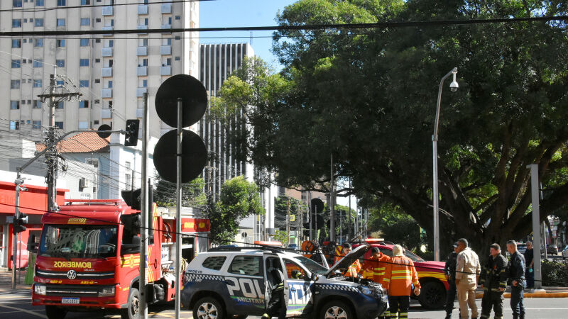 Trânsito foi temporariamente interditado no cruzamento da Rui Barbosa x Afonso Pena